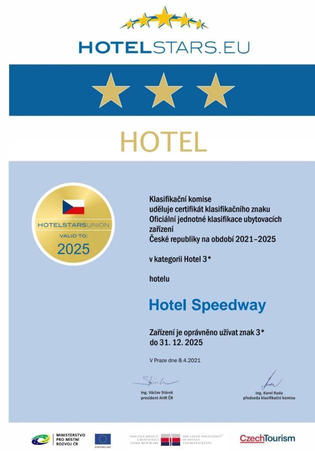 Penzion Speedway Marianske Lazne Ngoại thất bức ảnh